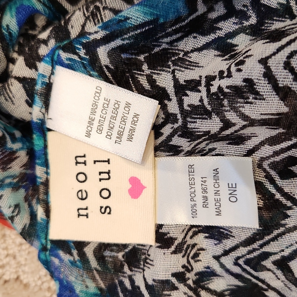 Multicolor Zigzag Patterned Infinity Scarf - Picture 3 of 3